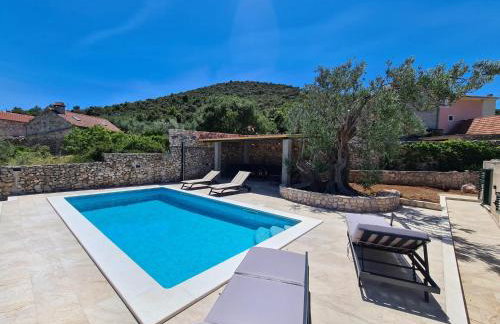 Olive Tree - House with Pool - Photo 1