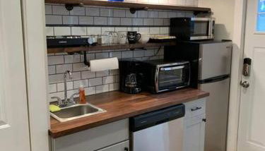 Refined Studio New Construction 1 Mile From Town - Foto 3