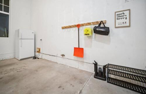 Luxe Family Retreat with Private Pickleball a Large Swim Spa indoor Movie Theatre 2 Outdoor Firepits a Home Gym and more - Foto 60