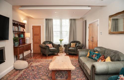 5 Bed Luxury Townhouse with Hot Tub, Rooftop Terrace, Perfect for Groups, Near Cruise Terminal - Foto 28