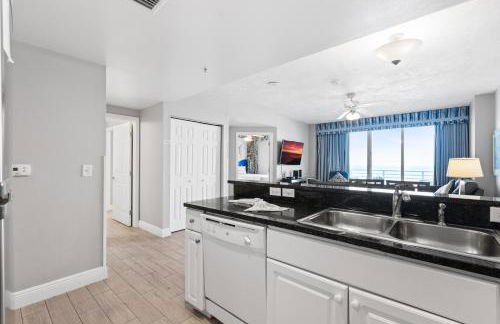 Seventh Floor Serenity, Updated 3BR with OceanFront Private Balcony at The Wyndham Ocean Walk Resort - Foto 41