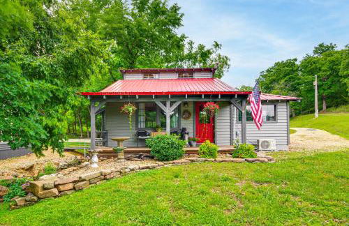 Hike, Swim and Fish Lakefront Cabin in Roach! - Foto 1