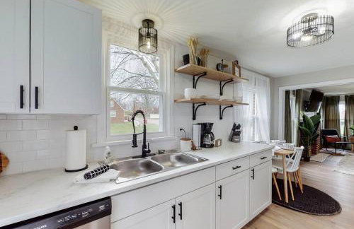 Touchdown Bungalow-Charming HOF Village Home - Foto 22