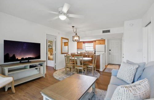 Deluxe Condo with Lake Views - Foto 14