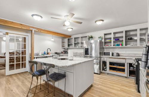 4-Bedroom Chateau in Southern Washington- Luxurious Retreat with Pond & Creek - Foto 47