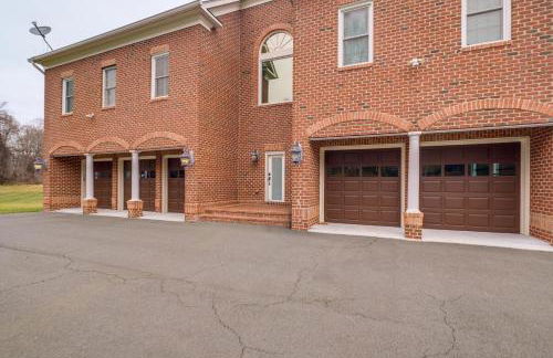 Game Rooms and Gym! Luxe Great Falls Estate - Foto 42