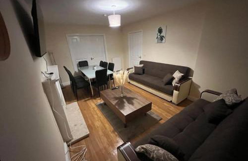 Big new house! 5BDR, sleeps 13, with parking - Foto 25