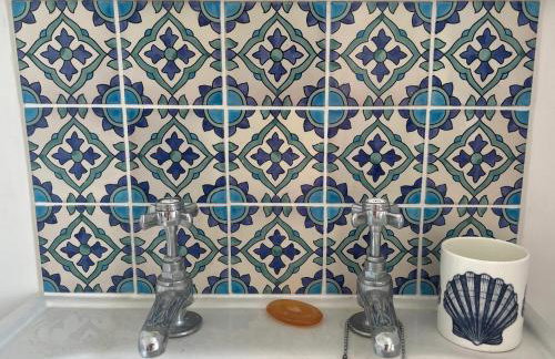 The Moorings - Just a few metres from the sea! - Photo 32