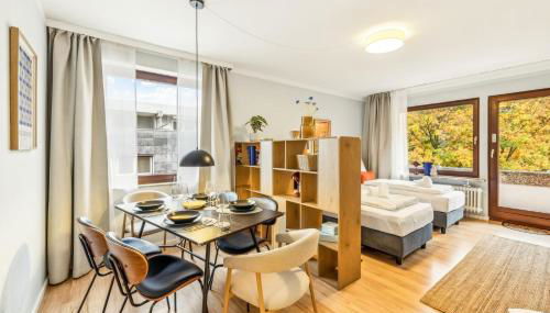 NASA Homes I Moderne Suite I Zentral I 3 Zimmer I 3 Balkone I neu renoviert I Smart TV I Hotelbetten - Foto 3