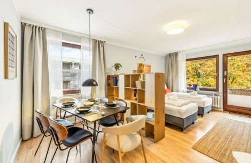 NASA Homes I Moderne Suite I Zentral I 3 Zimmer I 3 Balkone I neu renoviert I Smart TV I Hotelbetten - Foto 3