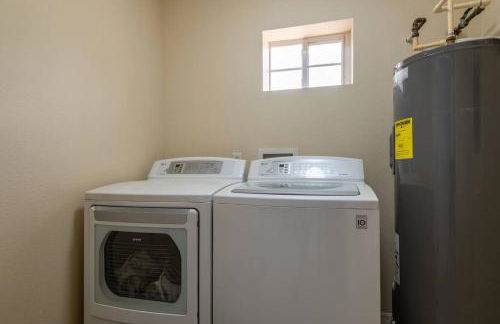 Cruise-Ready Oasis 15min to Beach & Port Canav & Huge Pool - Foto 2