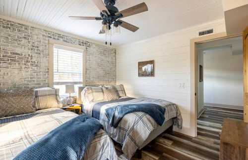 Riverside Relaxer w/Hot Tub+Fire Pit +Wifi & view - Foto 60