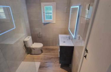 Fabulous refurbished apartment above private villa - Foto 19