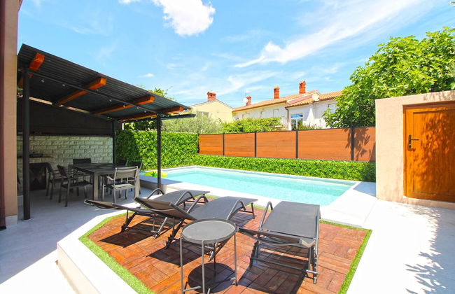 Apartment 843 - Photo 32