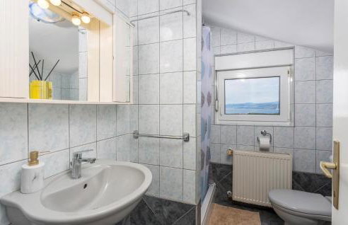 Awesome Apartment In Omisalj With Wifi - Foto 22