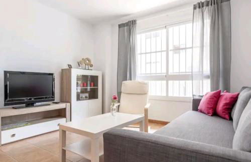 Apartamento con patio y piscina cerca de Sevilla - Photo 3