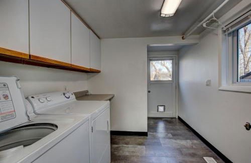 Little Blue Bungalow on Boise's Bench, Pet Friendly, Fully Fenced yard with doggie door! 2 miles from BSU, 5 minutes from Downtown Boise, Desk and workstation for remote workers, 2 TV's large walk-in closet, Good for mid-term stays - Foto 41