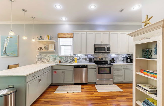 Doctor's Orders by Avantstay 5 Mins TO Beach! w/ Community Pool & Hot Tub! - Photo 15