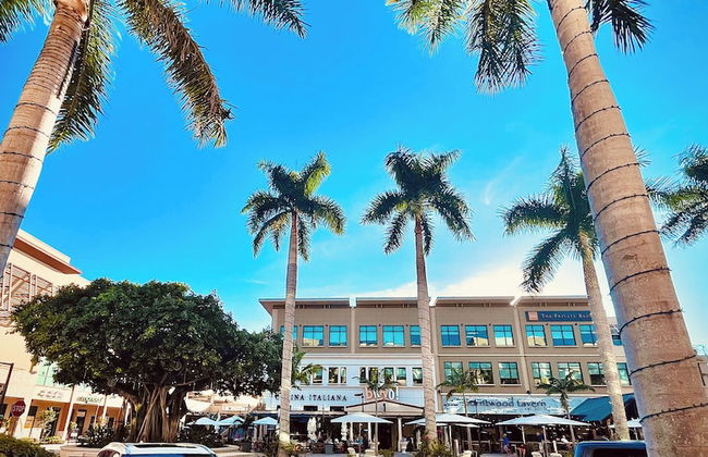 Amalfi Vacation Rental: Stylish 3-BR Retreat Steps from Vanderbilt Beach. Relax by the Private Pool and Enjoy Modern Amenities. Ideal for Families with Easy Access to Mercato and Local Attractions - Foto 28