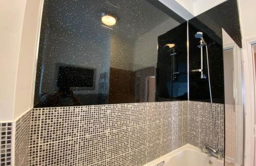 Fabulous 2 bed Historic Ground floor apartment Belper with free car parking next to property - Foto 22