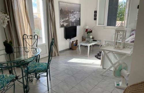 Centre Carcassonne apartment with private sunny terrace - Foto 3