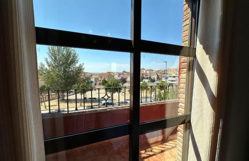 Casa grande de tres plantas con parking gratis - Foto 7