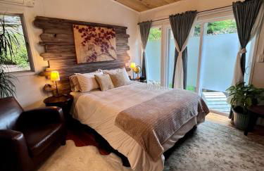 Arcata Forest Retreat Peaceful Redwood Suite 5 min to Downtown Arcata w Private Patio Fountain & Fire Pit - Foto 1