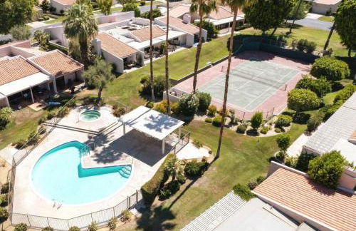 Cali Desert Life - Pool, Golf Cart, Tennis, Bikes - Foto 34