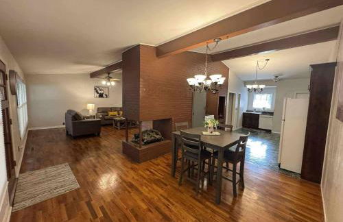 Comfy 3br/2ba steps away from Marian Day grounds - Foto 22