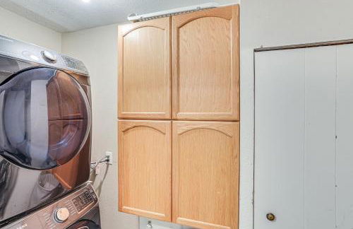 1 Mi to Lake Crestline Cabin with Deck and Gas Grill! - Foto 21