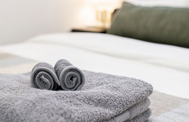 Stunning Views of the Okanagan Lake - Photo 19