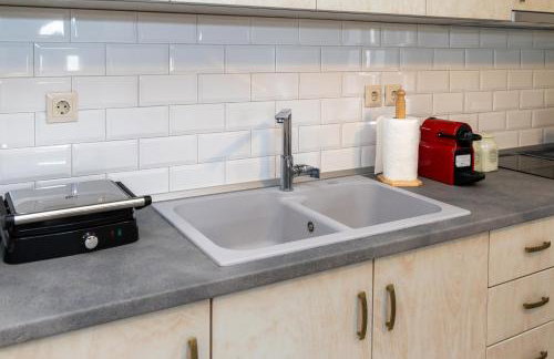 Το Σπίτι της Γιαγιάς 2 (Grandma's House 2) - Foto 33