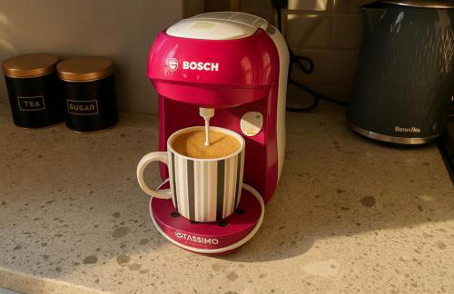 Central Apt - Sleeps 6- Steps to Bars & Restaurant - Foto 5