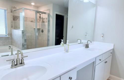 Luxury 5 Bedroom 4 bath open kitchen living room - Foto 31