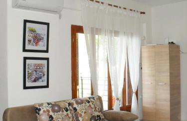 Kamari Guesthouse - Photo 12