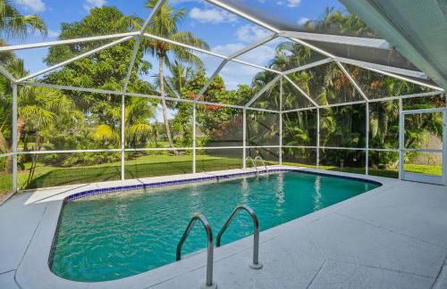Relaxed Tropical NAPLES Retreat 5 mi to Beach home - Photo 3