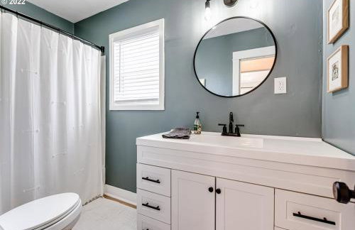 Charming 2 bedroom house 1 mile from U of O - Photo 8