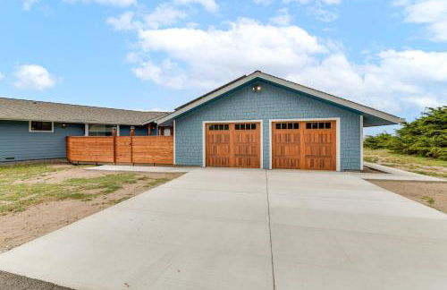 Walk to Beach Luxury Oceanfront Escape in Caspar - Photo 21