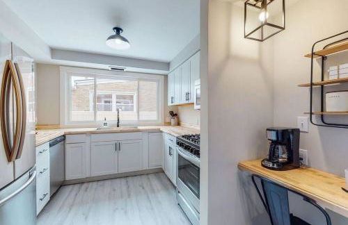 Steps to the HOF-Football Fans Dream Stay - Foto 9