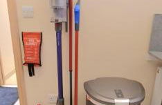 London Luxury 3 bedroom flat, 2 bathrooms, Living Room, free parking, 4 mins to station, garden - Foto 47