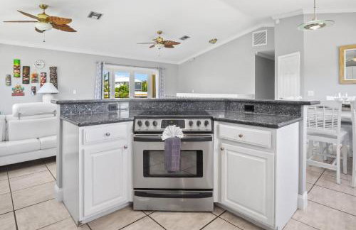 NEW!Paradise PalmsDockPoolKayaks GrillView! - Foto 57