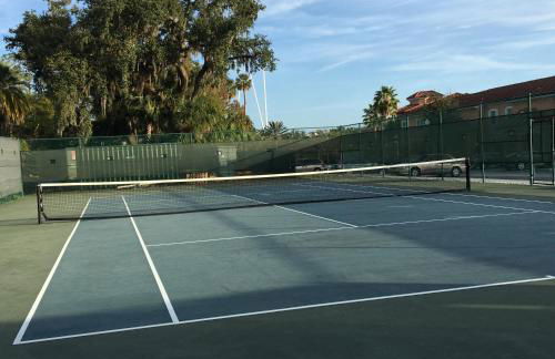 Spacious 4 BR Townhouse with 2 King Size Master Bedrooms, 3 miles to Disney, Free WiFi and Free Parking - Foto 8