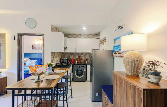 Alaya Stays Veera Marina 1BHK with Pool - Foto 24