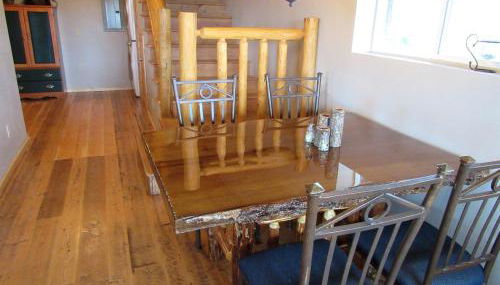 Scenic Vacation Cabin with 360° Mountain Views near Yellowstone National Park in Madison River Valley, Montana - Foto 5