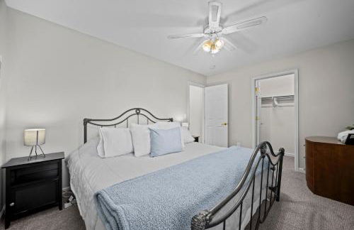 Golden View Townhouse - Walk to Downtown! - Photo 28