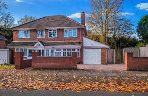Family-Friendly 4-Bed near Parks & Transport Links - Foto 6