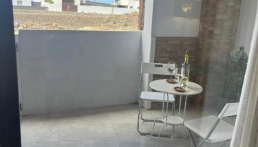 Moderno apartamento frente al mar en una de las mejores zonas de la Santa en Lanzarote - Foto 2