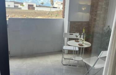 Moderno apartamento frente al mar en una de las mejores zonas de la Santa en Lanzarote - Foto 2