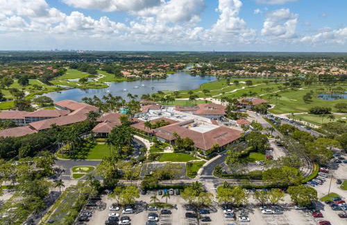 Luxurious Golf Retreat Villa in PGA National! - Photo 36