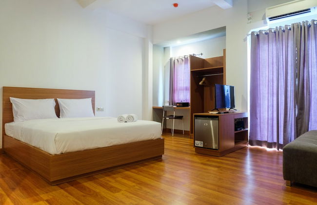 Azalea Suites Cikarang Studio Apartment with Bathtub - Photo 1